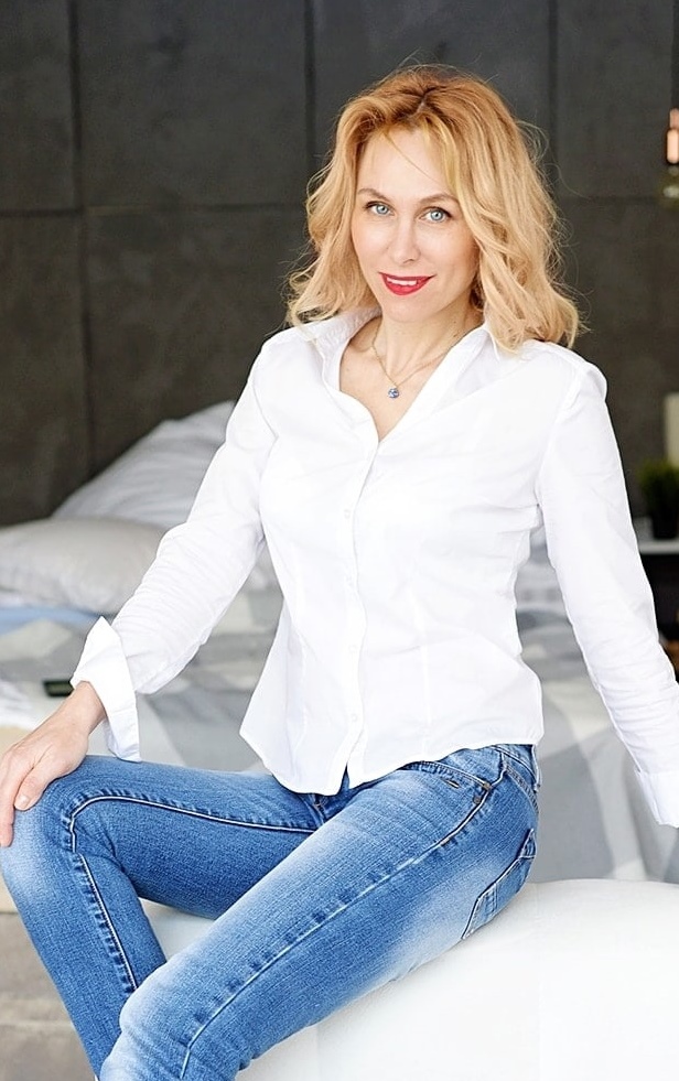 Agence matrimoniale rencontre de Marina femme célibataire sénior 46 ans, Mulhouse.