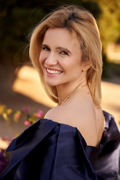 Agence matrimoniale rencontre de Galina femme célibataire sénior 49 ans, Mulhouse.